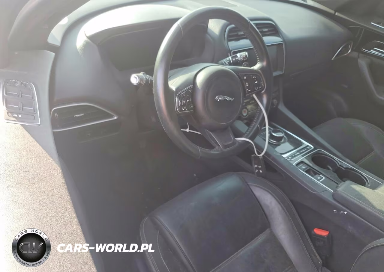 2017 Jaguar F-Pace Prestige VIN:SADCK2BVXHA059885 - 8