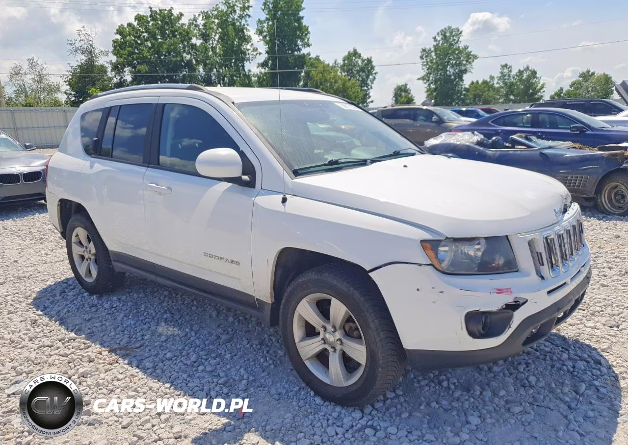 2014 Jeep Compass Latitude VIN:1C4NJDEB9ED707781 - 4
