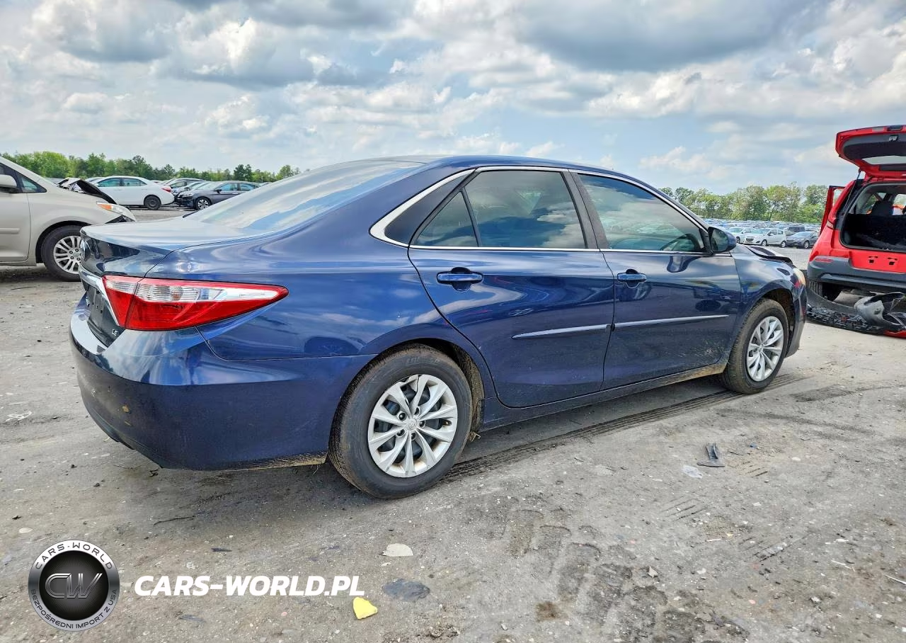 2015 Toyota Camry Le VIN:4T1BF1FK4FU988886 - 3