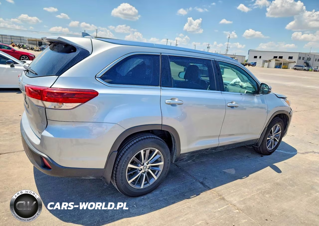 2019 Toyota Highlander Xle VIN:5TDKZRFH8KS565273 - 3