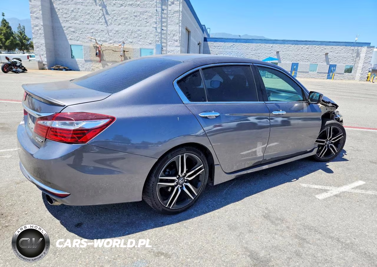 2017 Honda Accord Sport VIN:1HGCR2F58HA073612 - 3