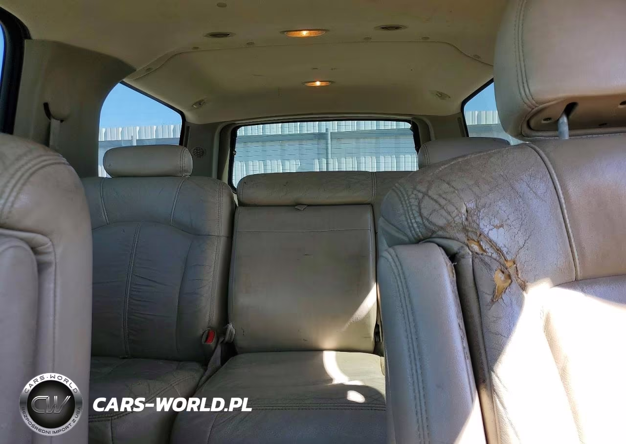 2001 Chevrolet Suburban K1500 VIN:1GNFK16TX1J220132 - 10