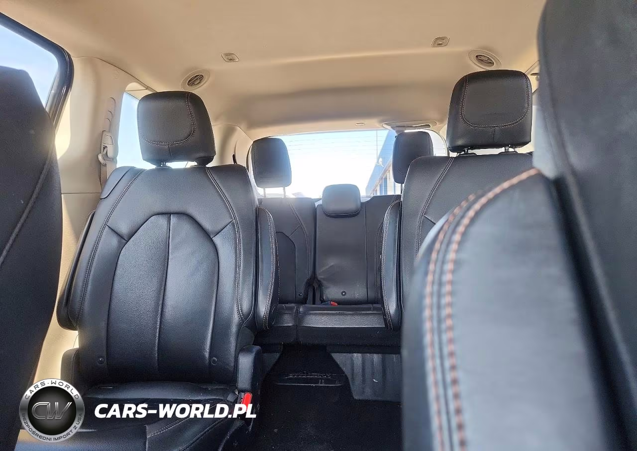 2017 Chrysler Pacifica Touring L VIN:2C4RC1BGXHR638255 - 10