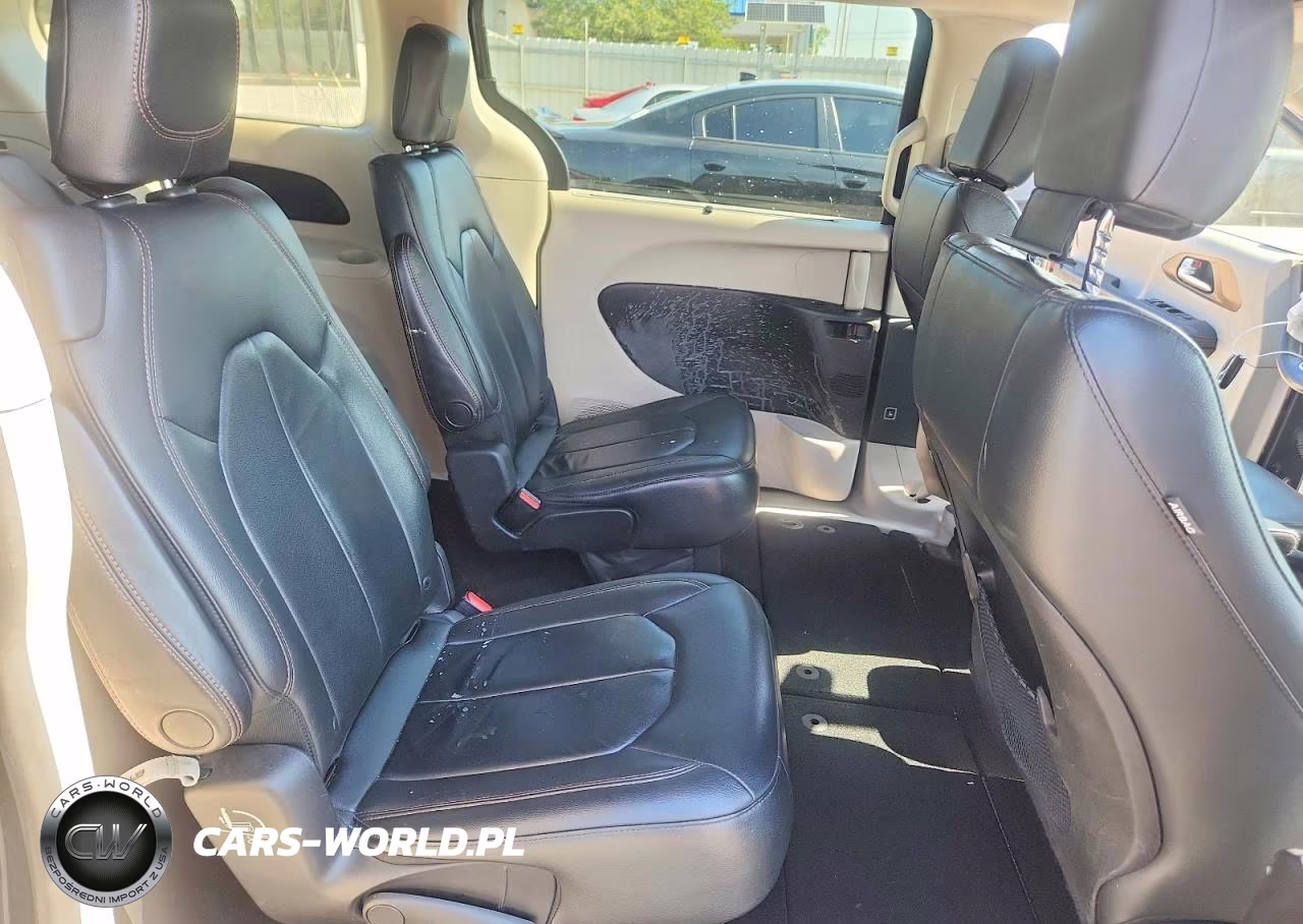 2017 Chrysler Pacifica Touring L VIN:2C4RC1BGXHR638255 - 11