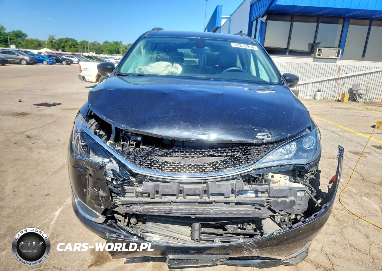 2017 Chrysler Pacifica Touring L VIN:2C4RC1BGXHR638255 - 5