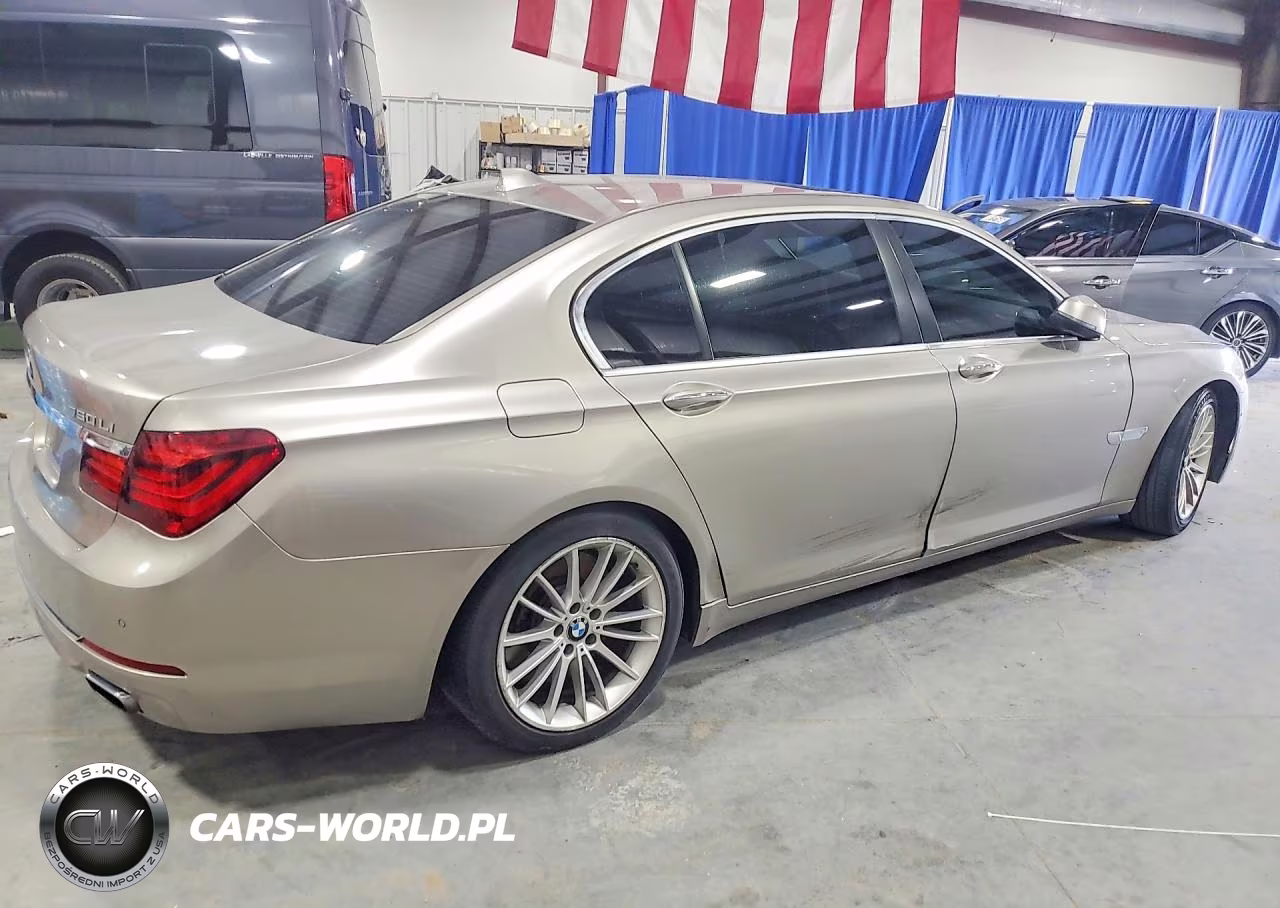 2015 BMW 7 Series VIN:WBAYE8C53FD780939 - 3