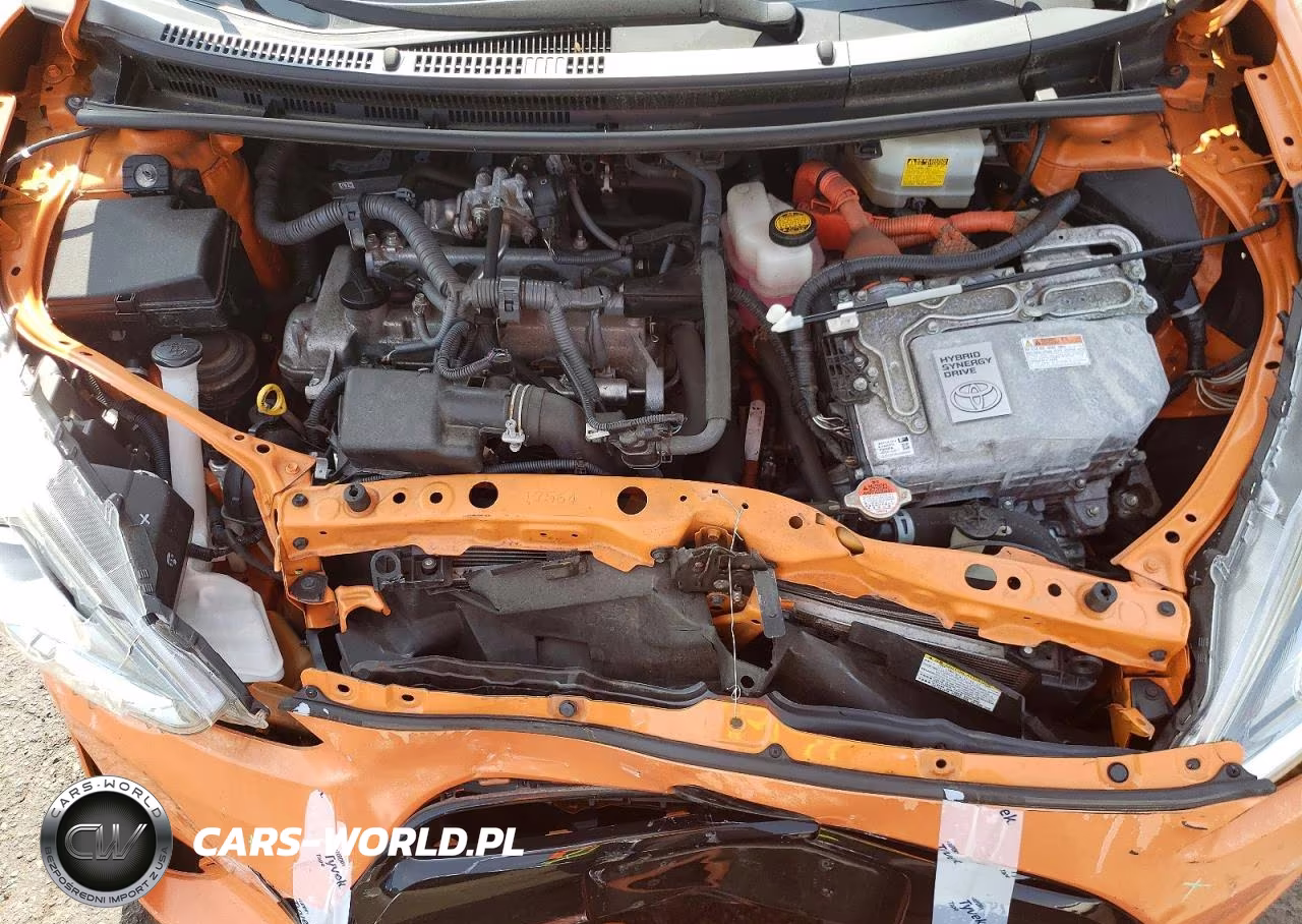 2015 Toyota Prius C Three VIN:JTDKDTB35F1114049 - 11