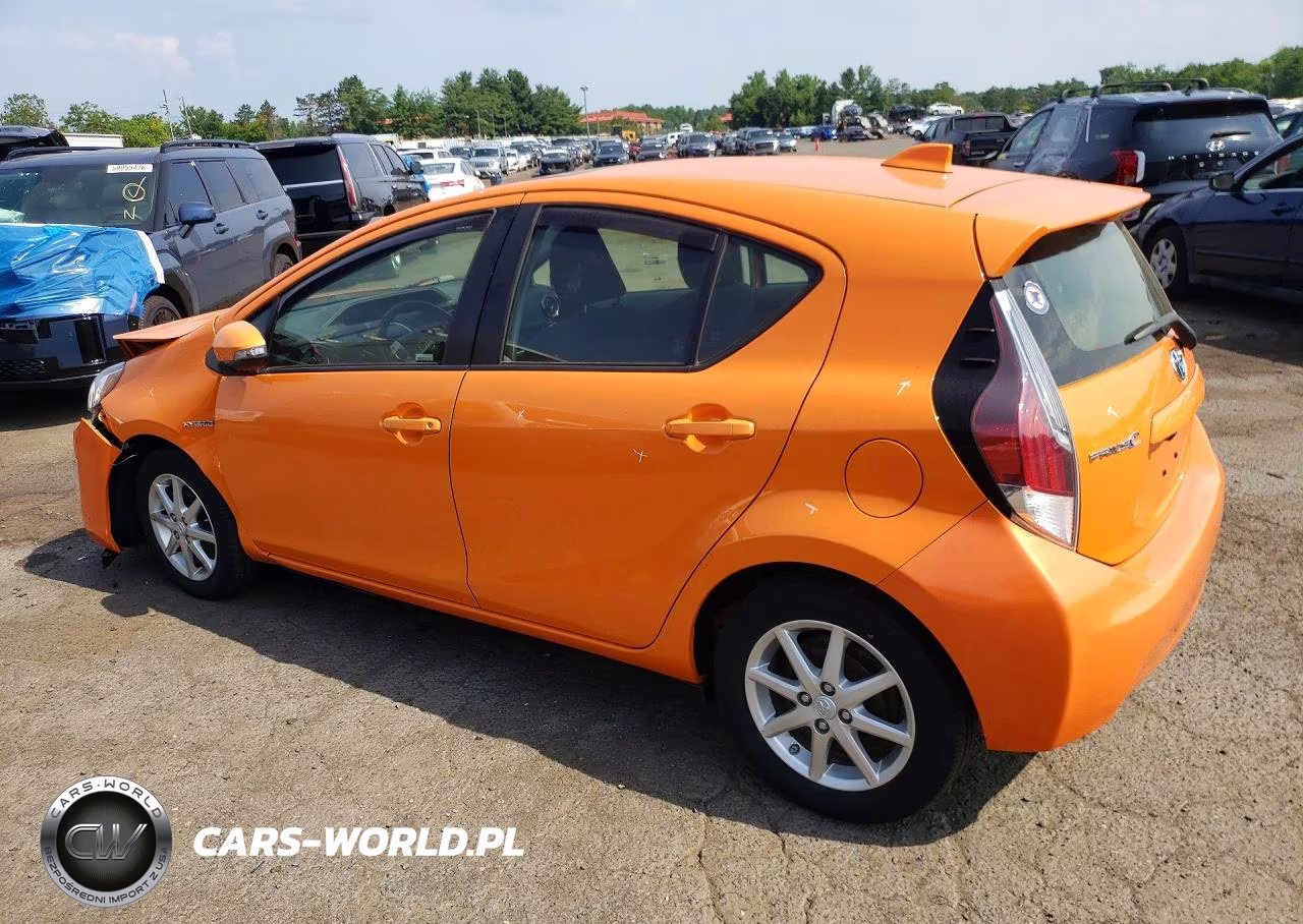 2015 Toyota Prius C Three VIN:JTDKDTB35F1114049 - 2