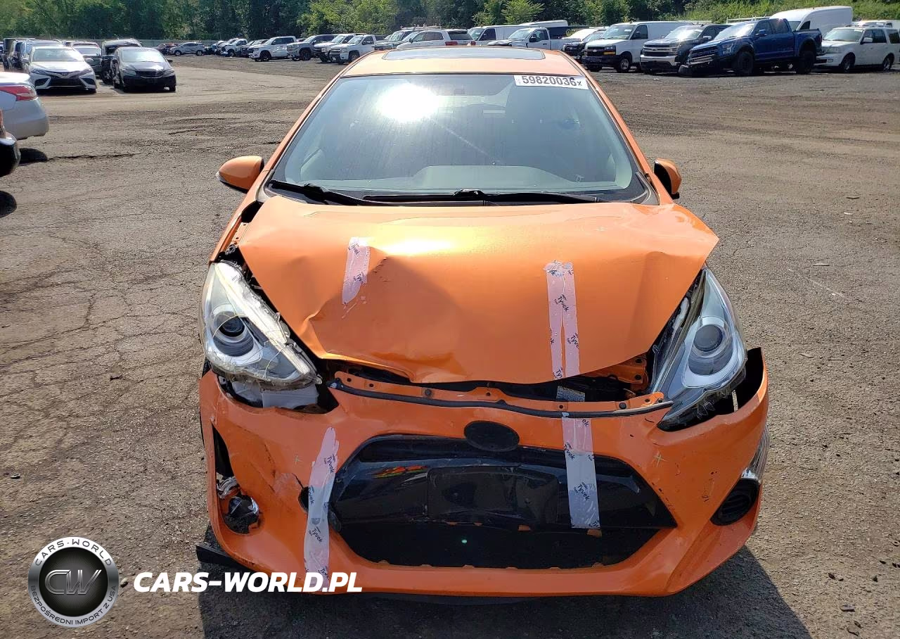 2015 Toyota Prius C Three VIN:JTDKDTB35F1114049 - 5
