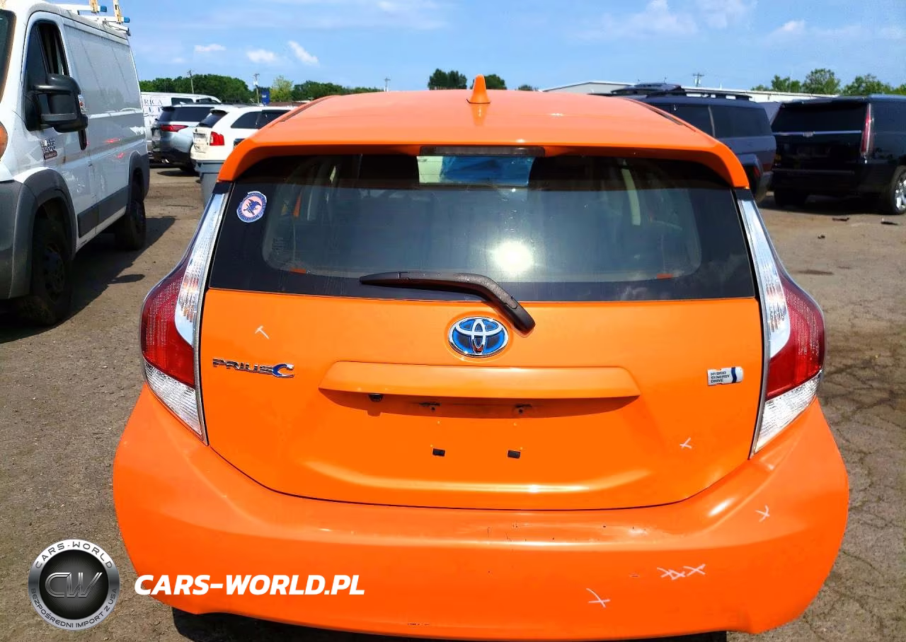 2015 Toyota Prius C Three VIN:JTDKDTB35F1114049 - 6