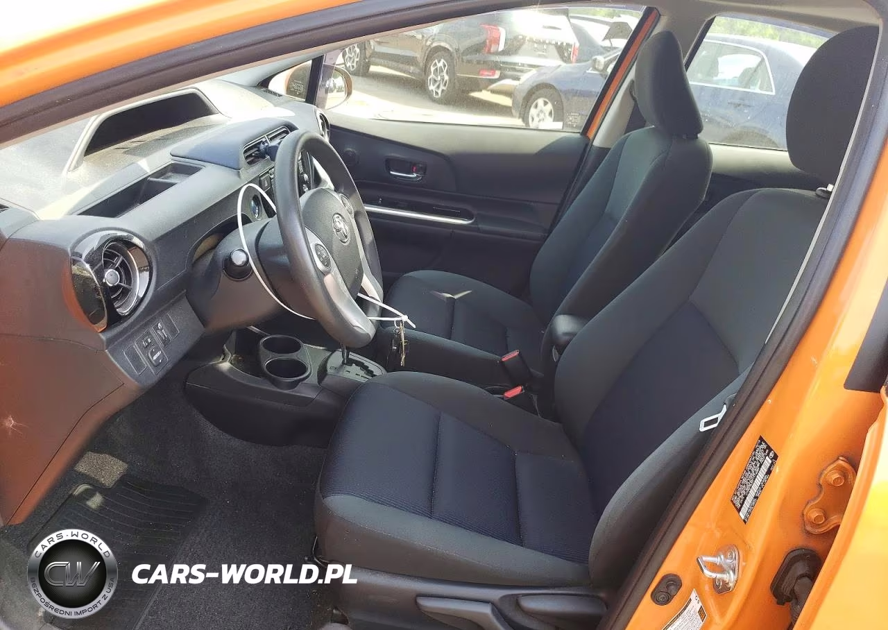 2015 Toyota Prius C Three VIN:JTDKDTB35F1114049 - 7