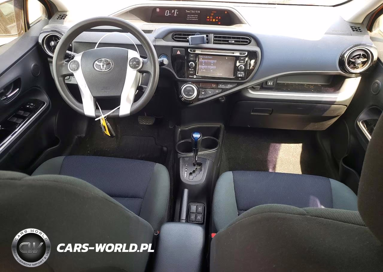 2015 Toyota Prius C Three VIN:JTDKDTB35F1114049 - 8