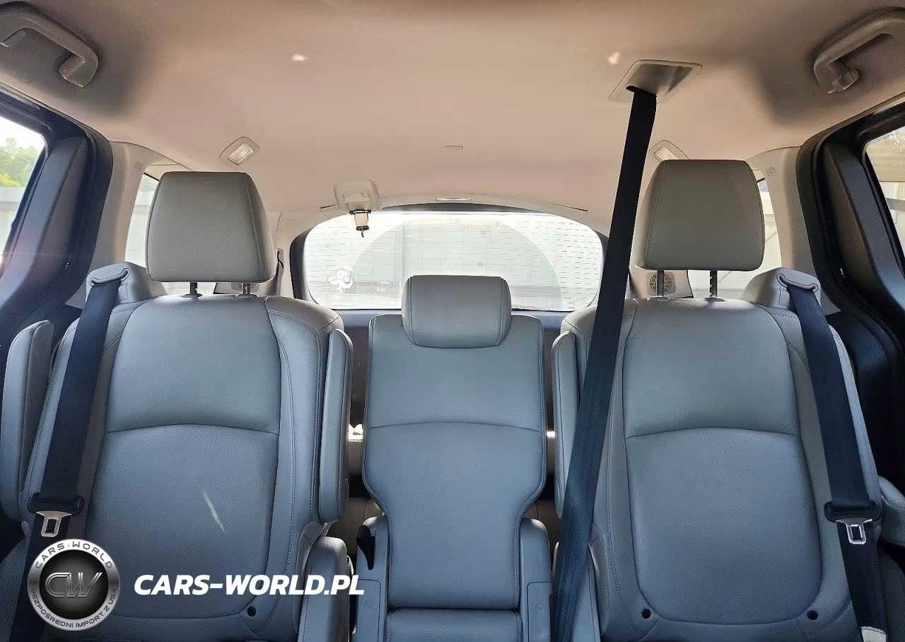 2018 Honda Odyssey Elite VIN:5FNRL6H97JB002450 - 10