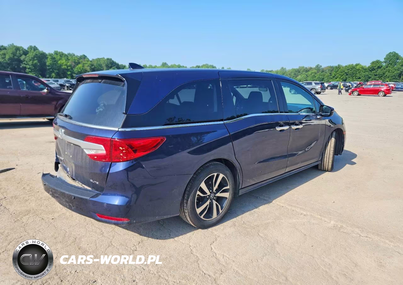 2018 Honda Odyssey Elite VIN:5FNRL6H97JB002450 - 3