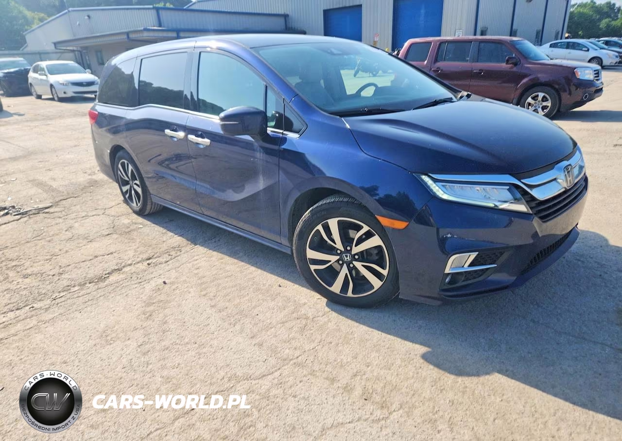 2018 Honda Odyssey Elite VIN:5FNRL6H97JB002450 - 4