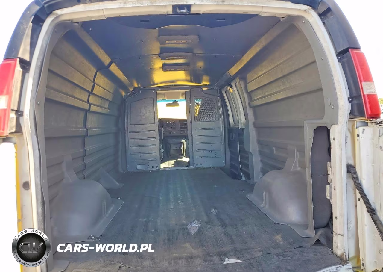 2018 Chevrolet Express 2500 Delivery Van VIN:1GCWGBFP4J1325011 - 10