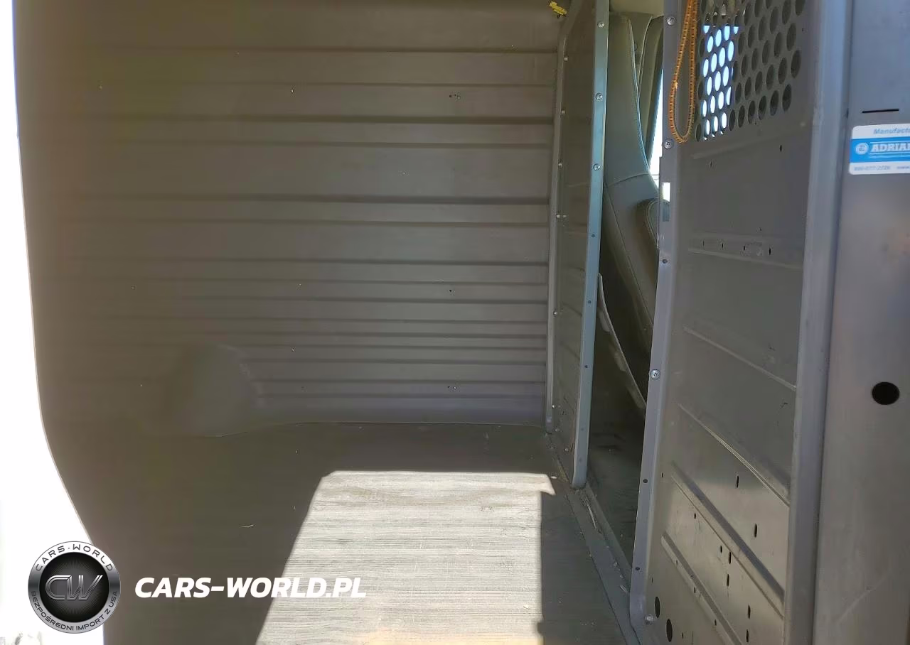 2018 Chevrolet Express 2500 Delivery Van VIN:1GCWGBFP4J1325011 - 11