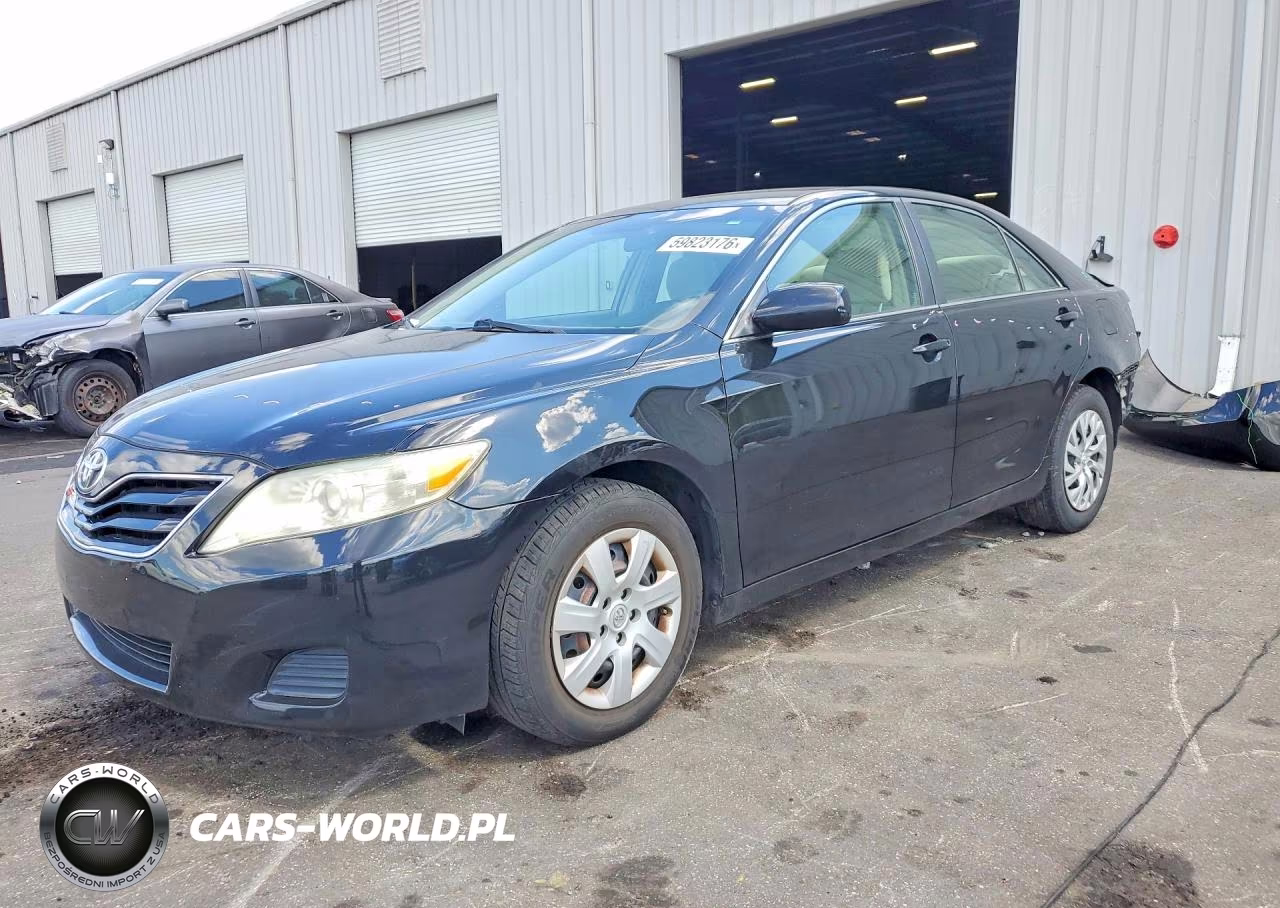 2010 Toyota Camry Le – zdjęcie 1 z 13
