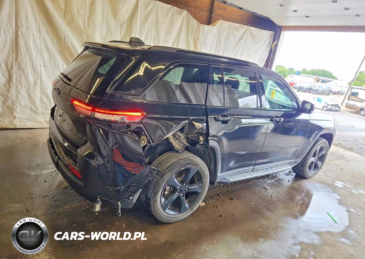 2023 Jeep Grand Cherokee Laredo VIN:1C4RJHAG0PC543890 - 3