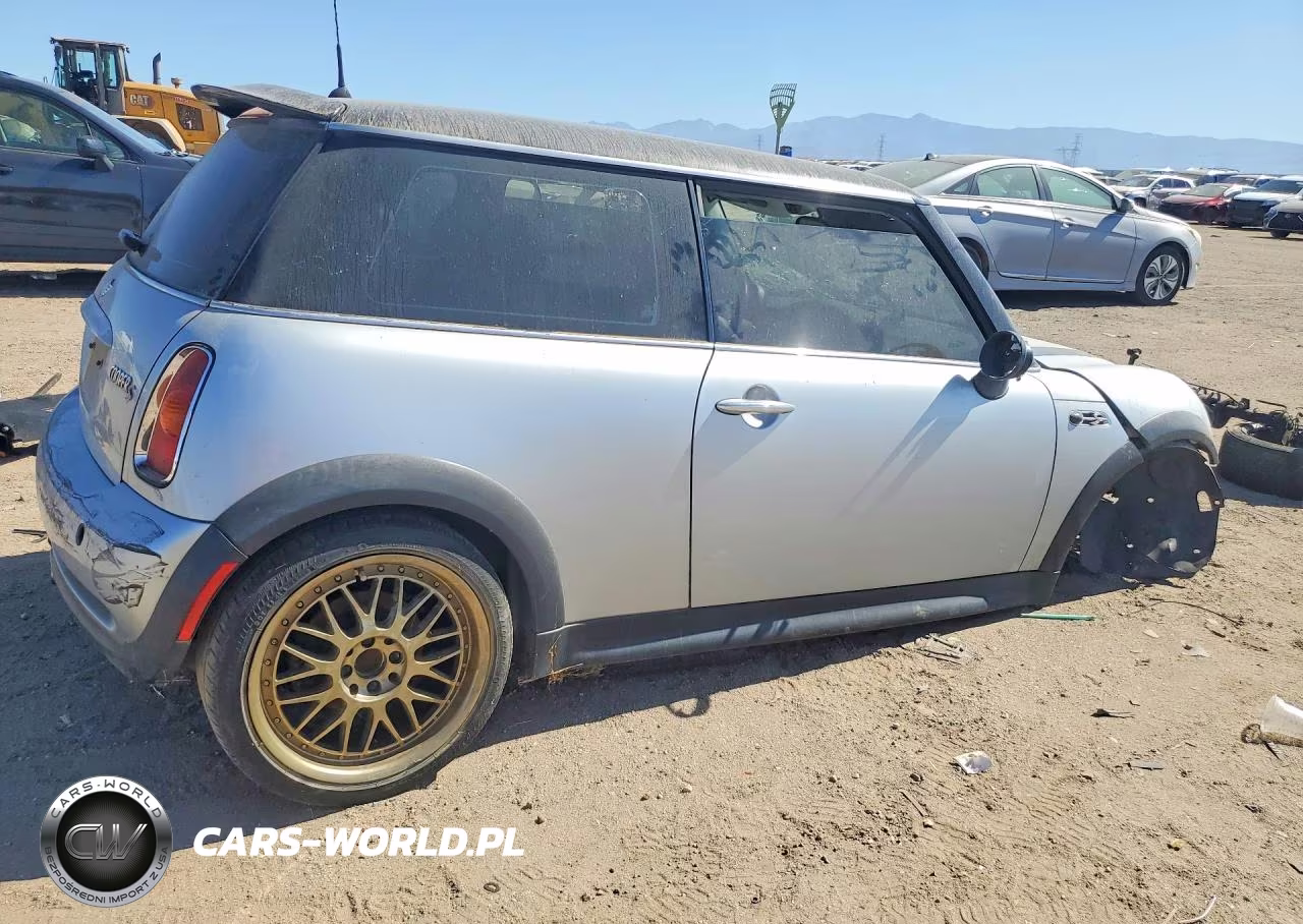 2004 Mini Cooper S VIN:WMWRE33424TD76468 - 3