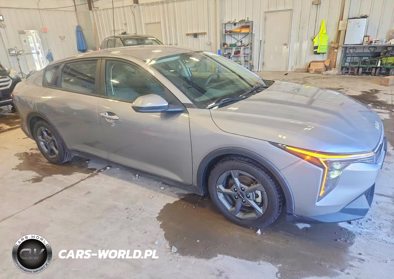 2025 Kia K4 Lxs VIN:3KPFT4DE7SE109323 - 4
