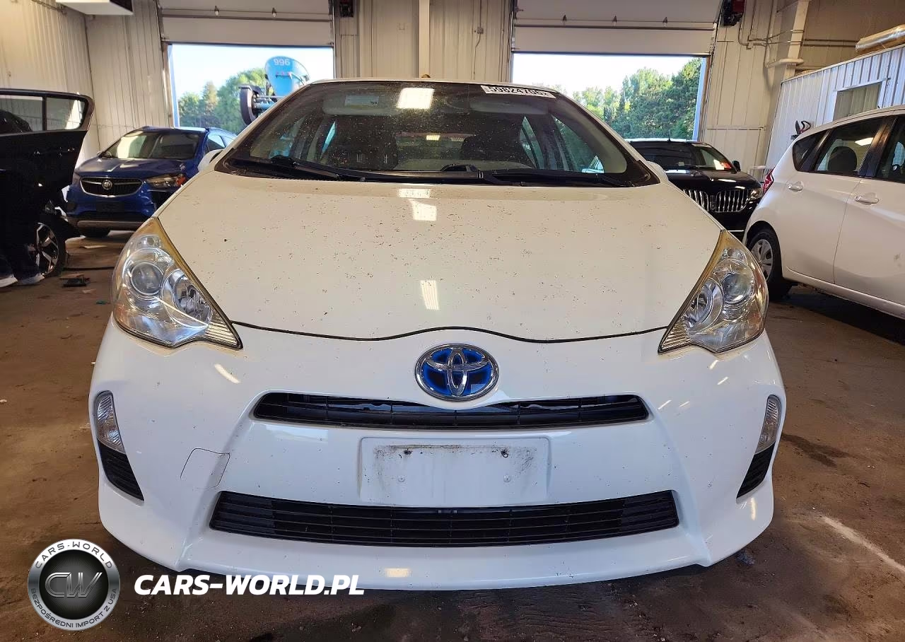 2014 Toyota Prius C Two VIN:JTDKDTB33E1073676 - 5
