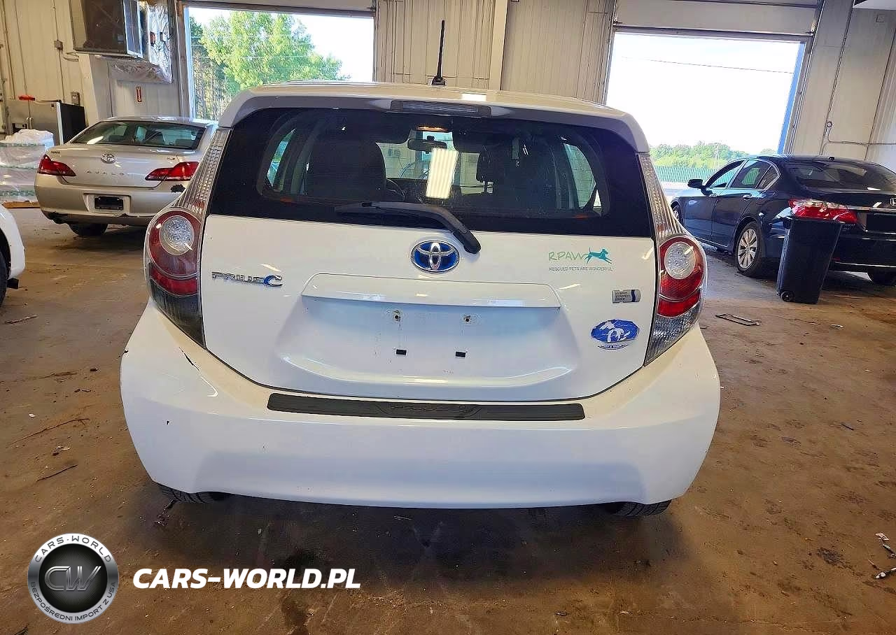 2014 Toyota Prius C Two VIN:JTDKDTB33E1073676 - 6