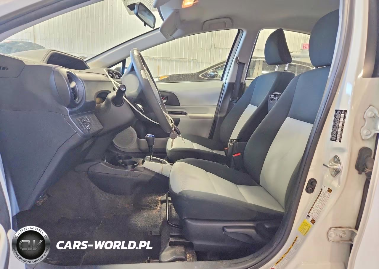 2014 Toyota Prius C Two VIN:JTDKDTB33E1073676 - 7