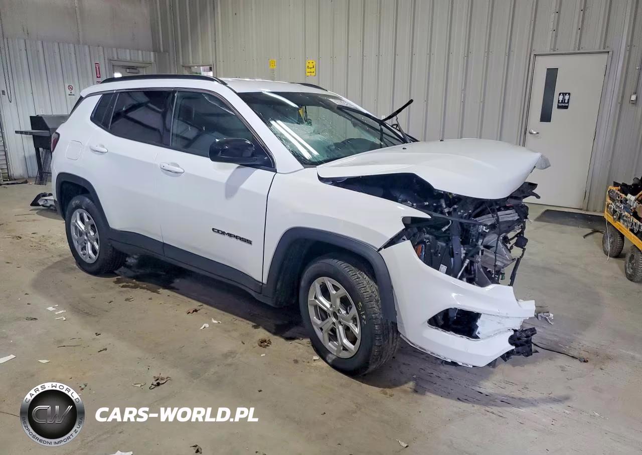 2024 Jeep Compass Latitude VIN:3C4NJDBN9RT109625 - 4
