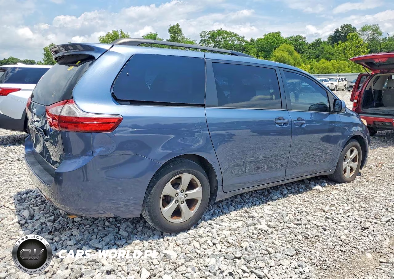 2015 Toyota Sienna Le VIN:5TDKK3DC9FS561764 - 3