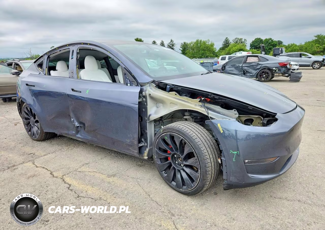 2022 Tesla Model Y VIN:7SAYGDEF2NF467225 - 4