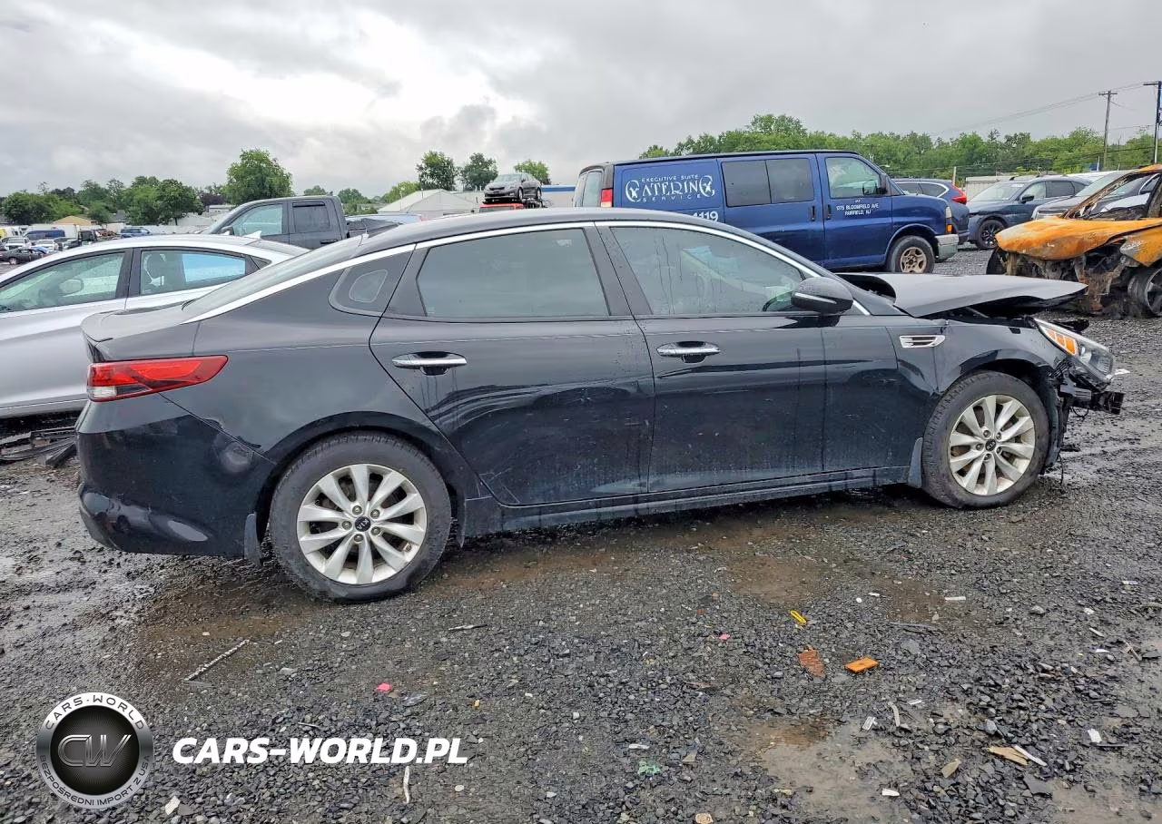 2018 Kia Optima S VIN:5XXGT4L39JG193638 - 3