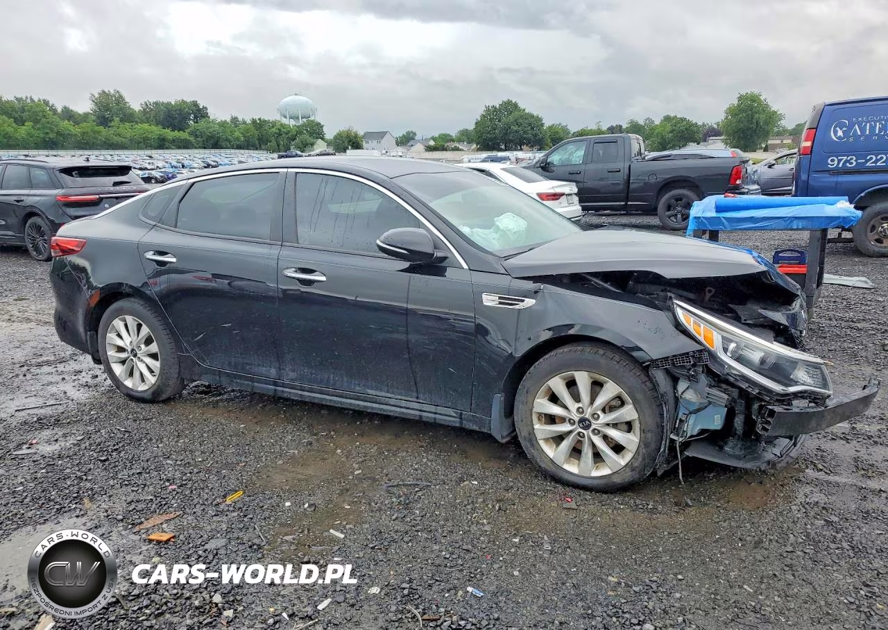 2018 Kia Optima S VIN:5XXGT4L39JG193638 - 4