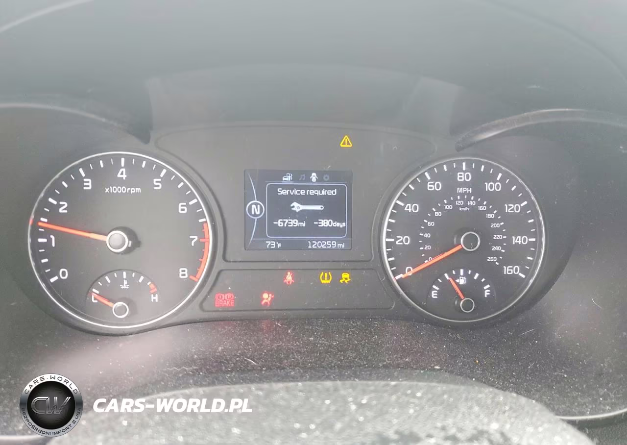 2018 Kia Optima S VIN:5XXGT4L39JG193638 - 9
