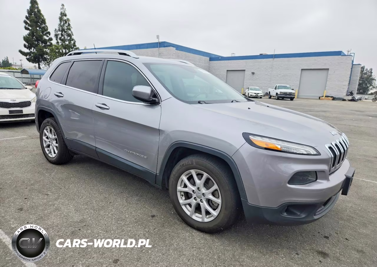 2016 Jeep Cherokee Latitude VIN:1C4PJLCB7GW168042 - 4