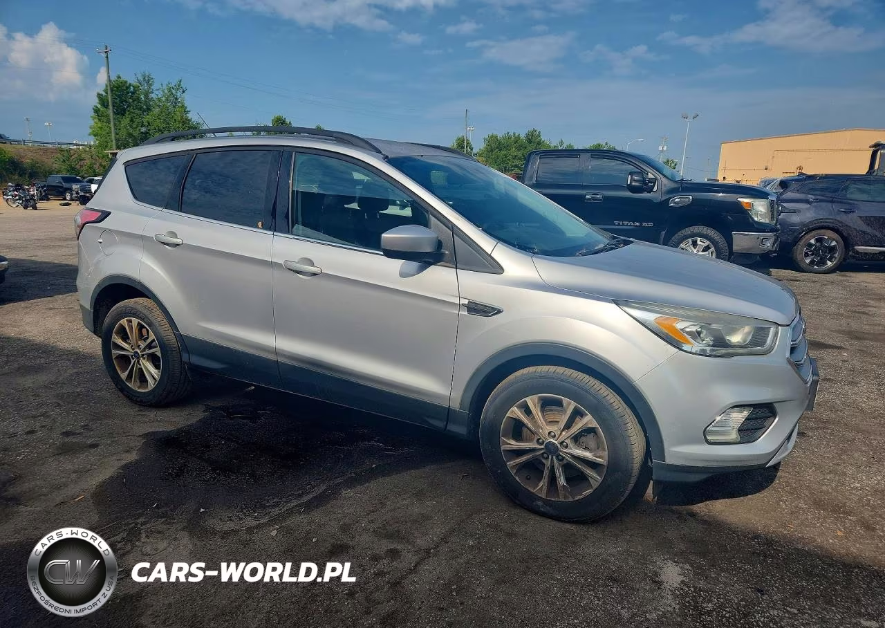 2017 Ford Escape Se VIN:1FMCU9GD0HUC70084 - 4