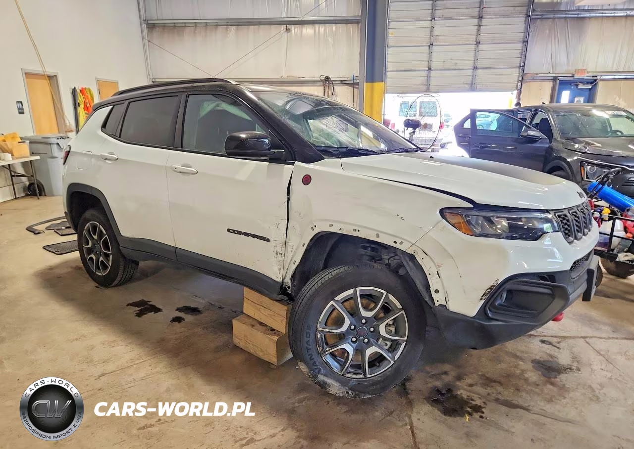 2025 Jeep Compass Trailhawk VIN:3C4NJDDNXST524620 - 4
