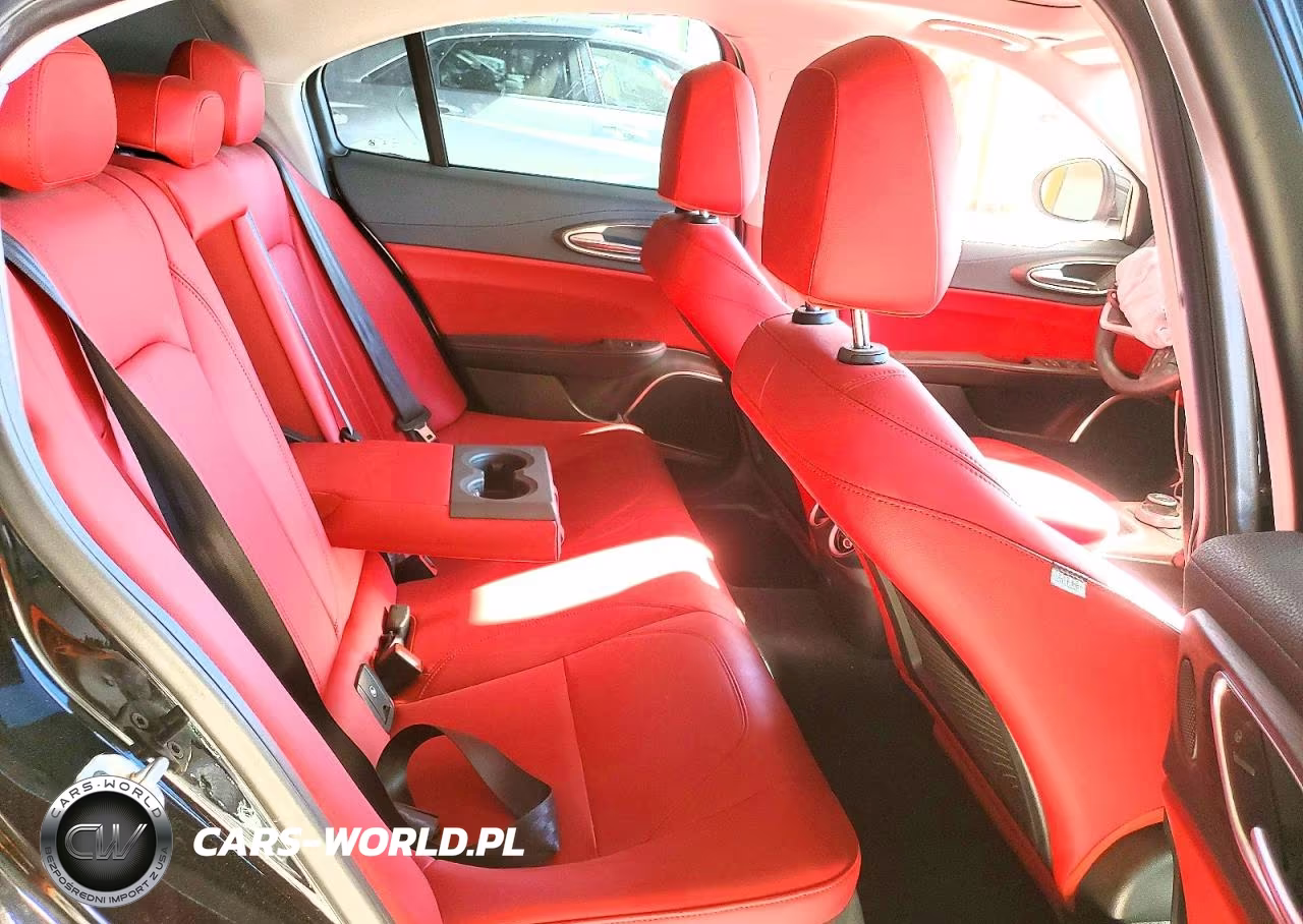 2021 Alfa Romeo Giulia Ti VIN:ZARFAMBN5M7647584 - 10