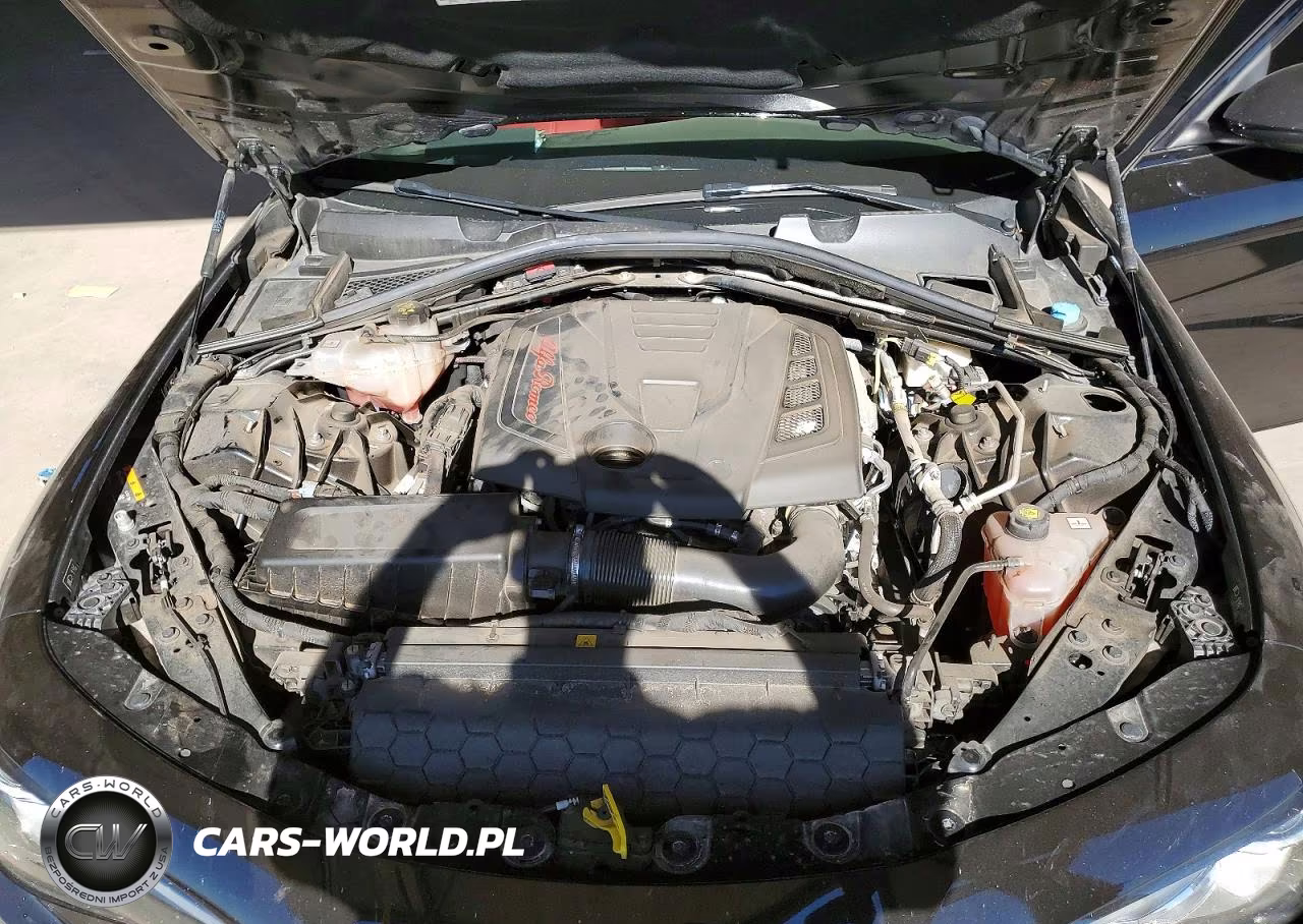 2021 Alfa Romeo Giulia Ti VIN:ZARFAMBN5M7647584 - 11