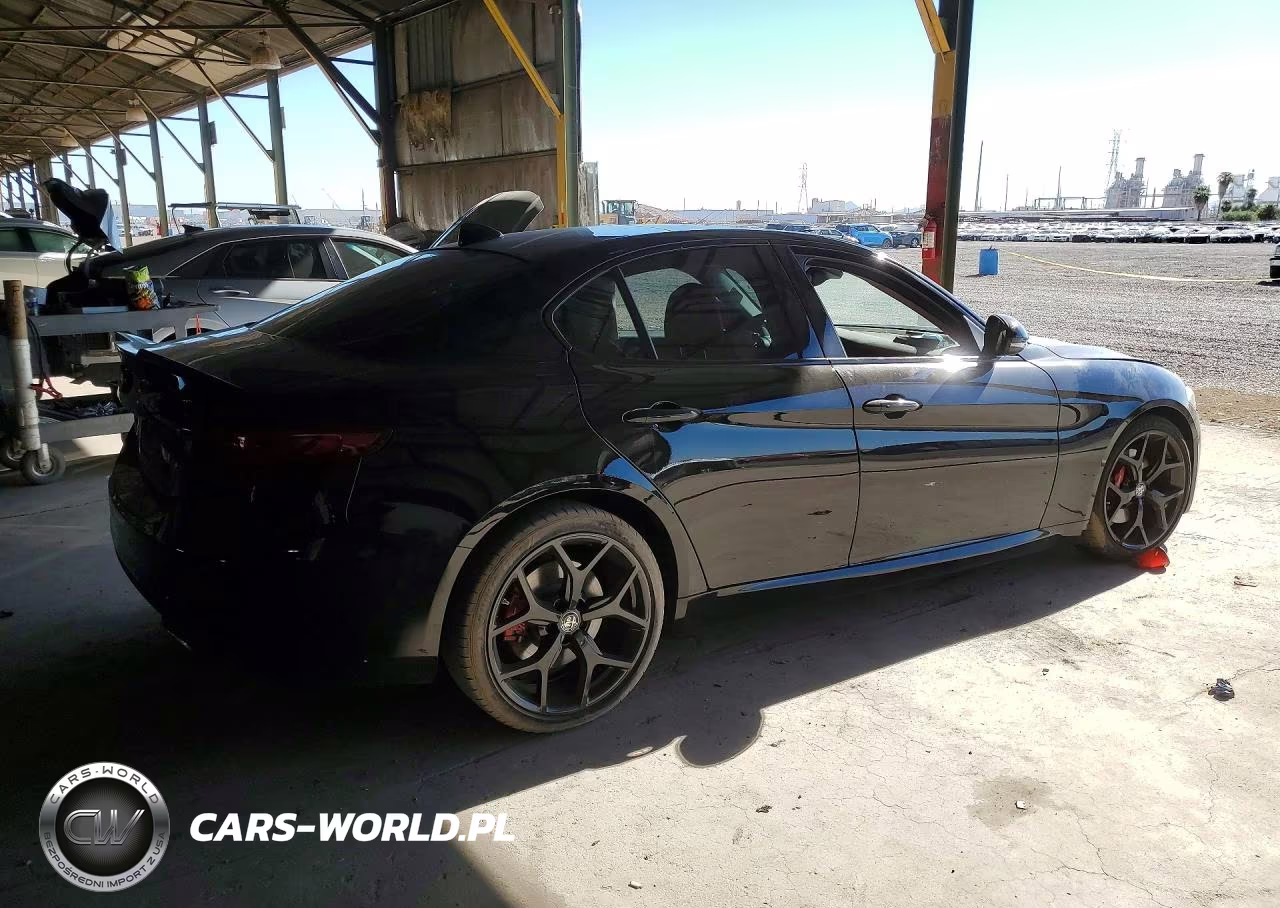2021 Alfa Romeo Giulia Ti VIN:ZARFAMBN5M7647584 - 3