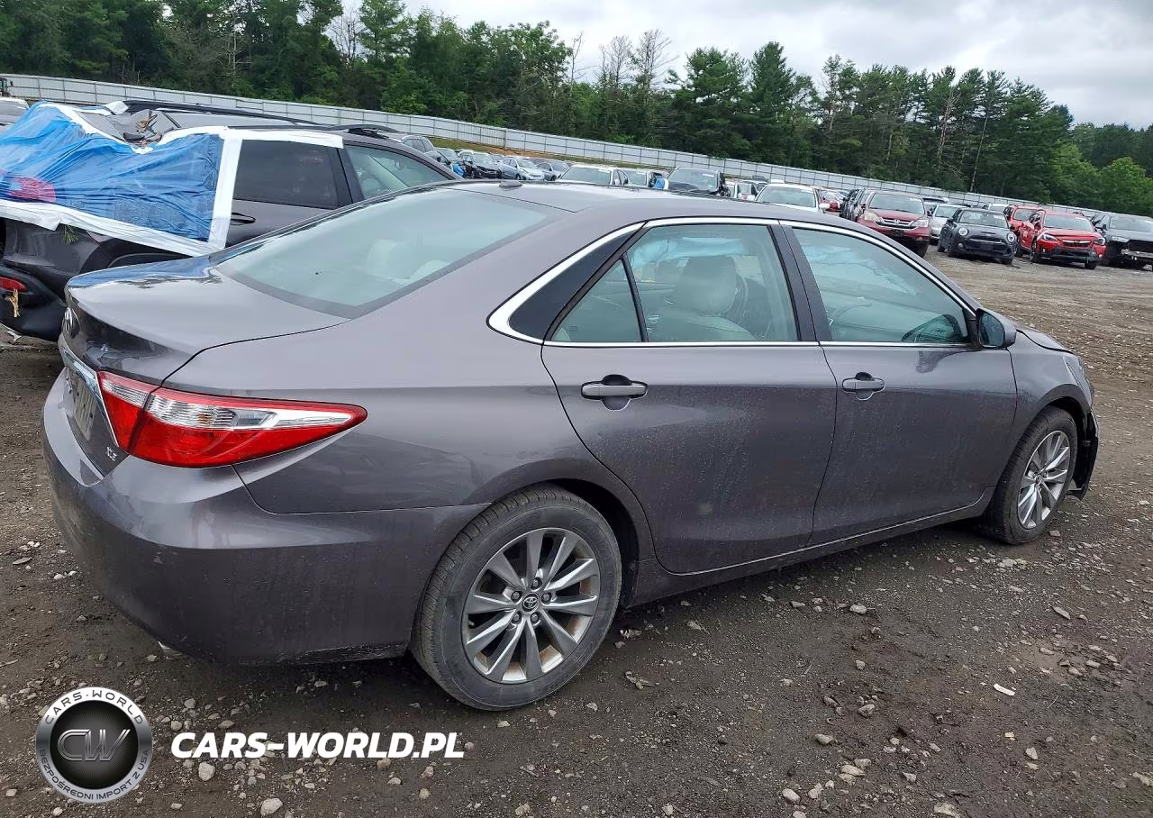2015 Toyota Camry Xle VIN:4T4BF1FKXFR495901 - 3