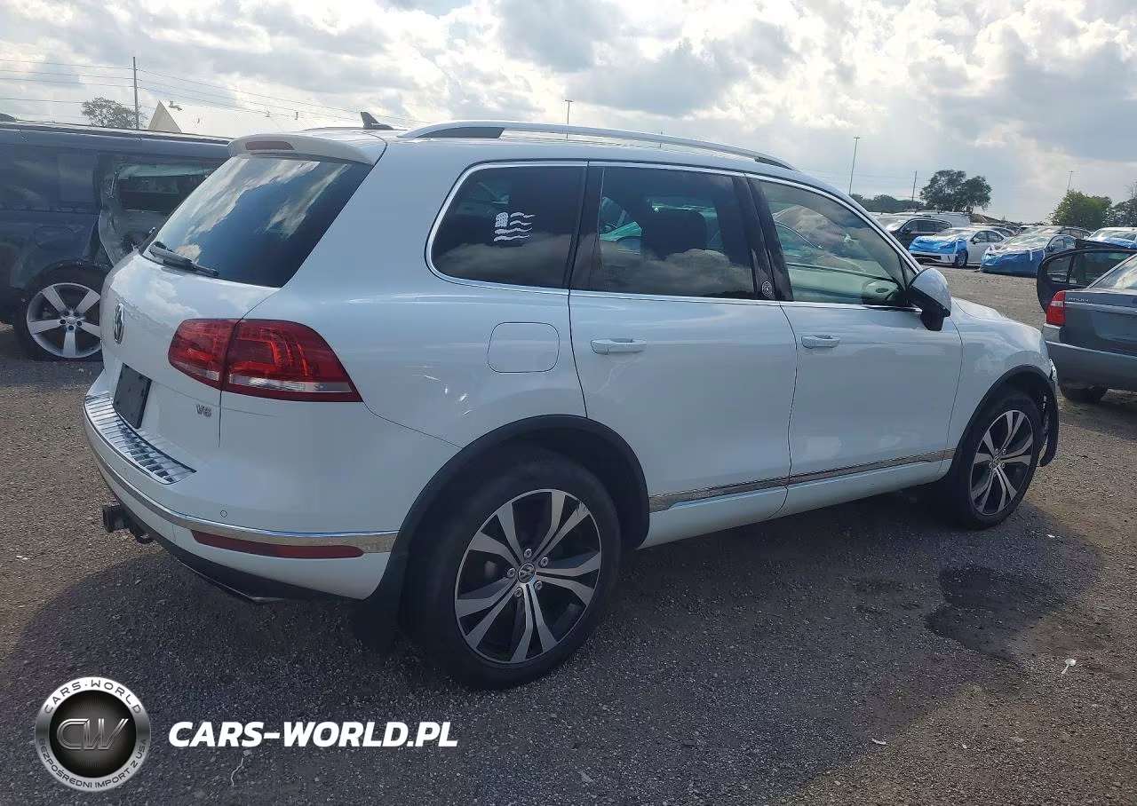 2017 Volkswagen Touareg Wolfsburg VIN:WVGRF7BP1HD006060 - 3