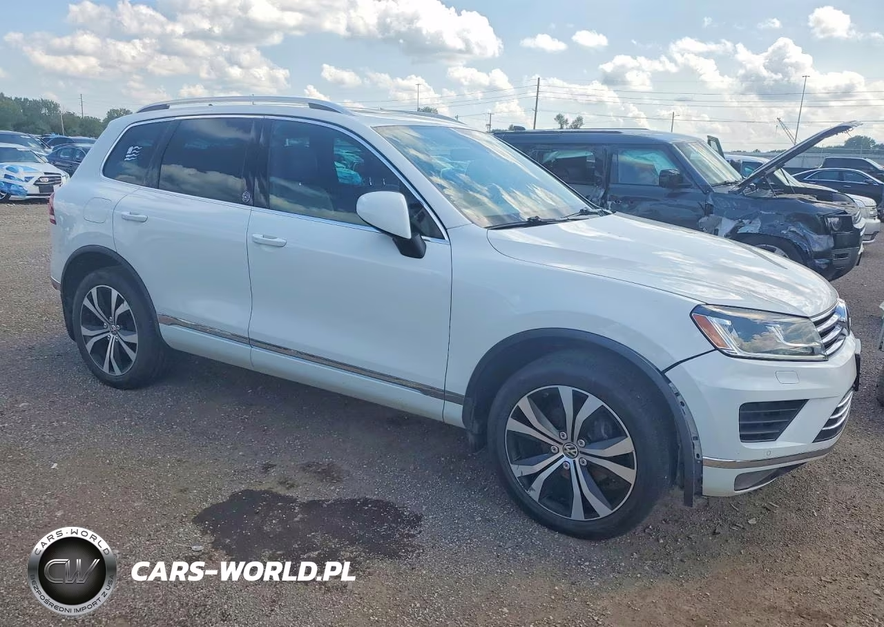 2017 Volkswagen Touareg Wolfsburg VIN:WVGRF7BP1HD006060 - 4