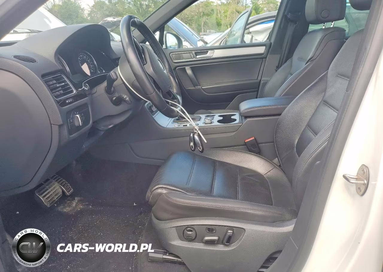 2017 Volkswagen Touareg Wolfsburg VIN:WVGRF7BP1HD006060 - 7