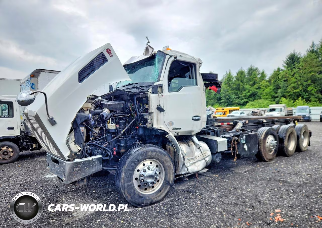 2019 Kenworth T880 Roll-Off Container Truck