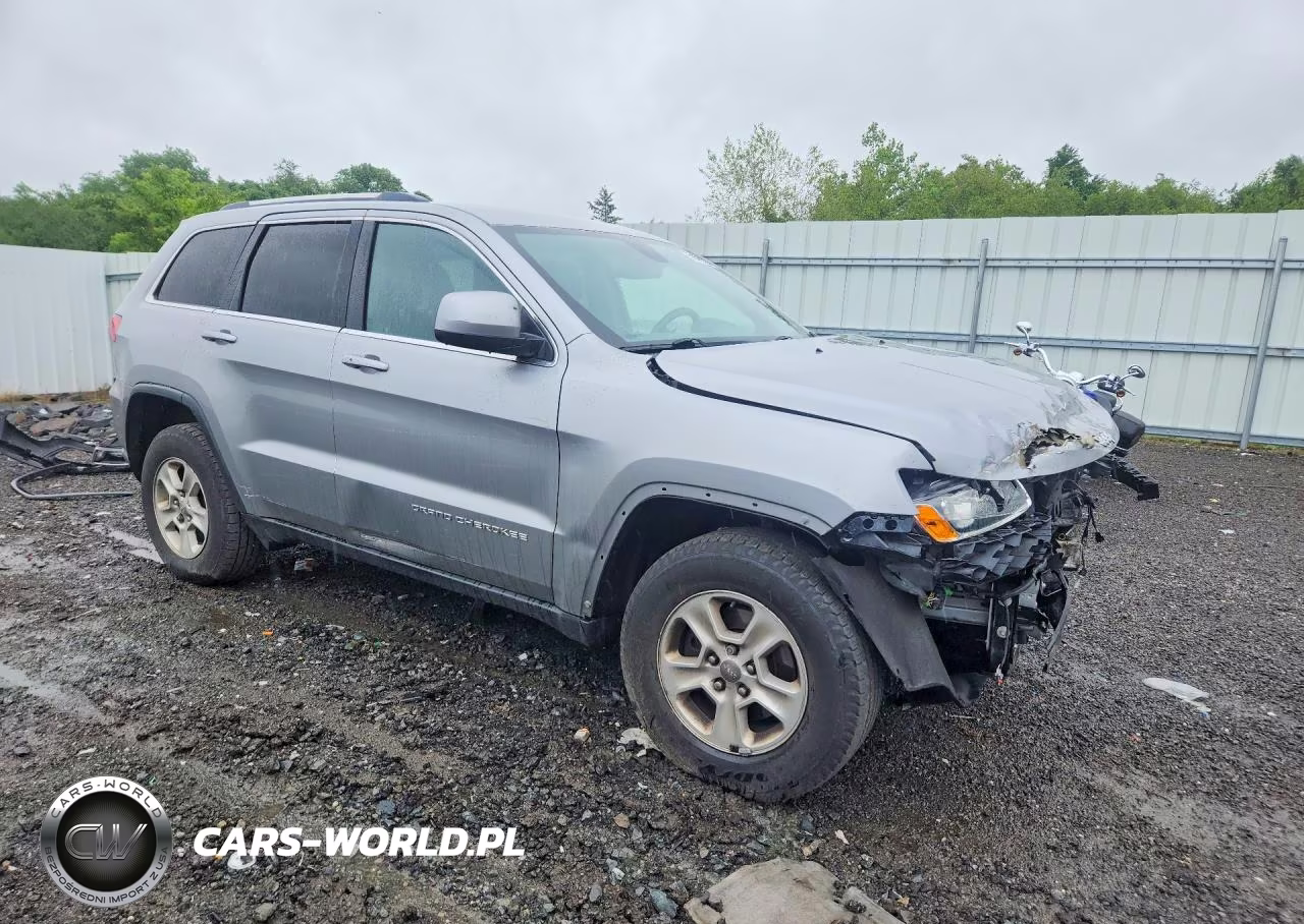 2015 Jeep Grand Cherokee Laredo VIN:1C4RJFAG5FC895754 - 4