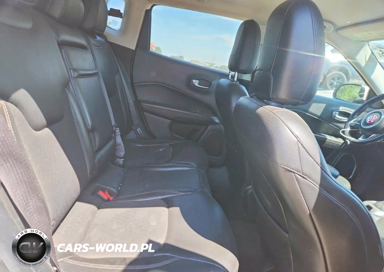 2018 Jeep Compass Latitude VIN:3C4NJDBB6JT373508 - 11