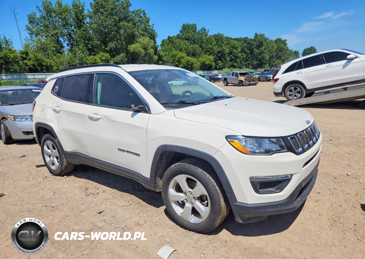 2018 Jeep Compass Latitude VIN:3C4NJDBB6JT373508 - 4