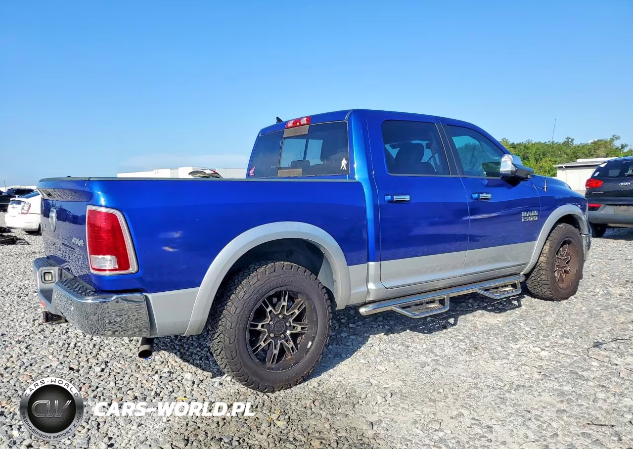 2017 Ram 1500 Laramie VIN:1C6RR7NG0HS597461 - 3