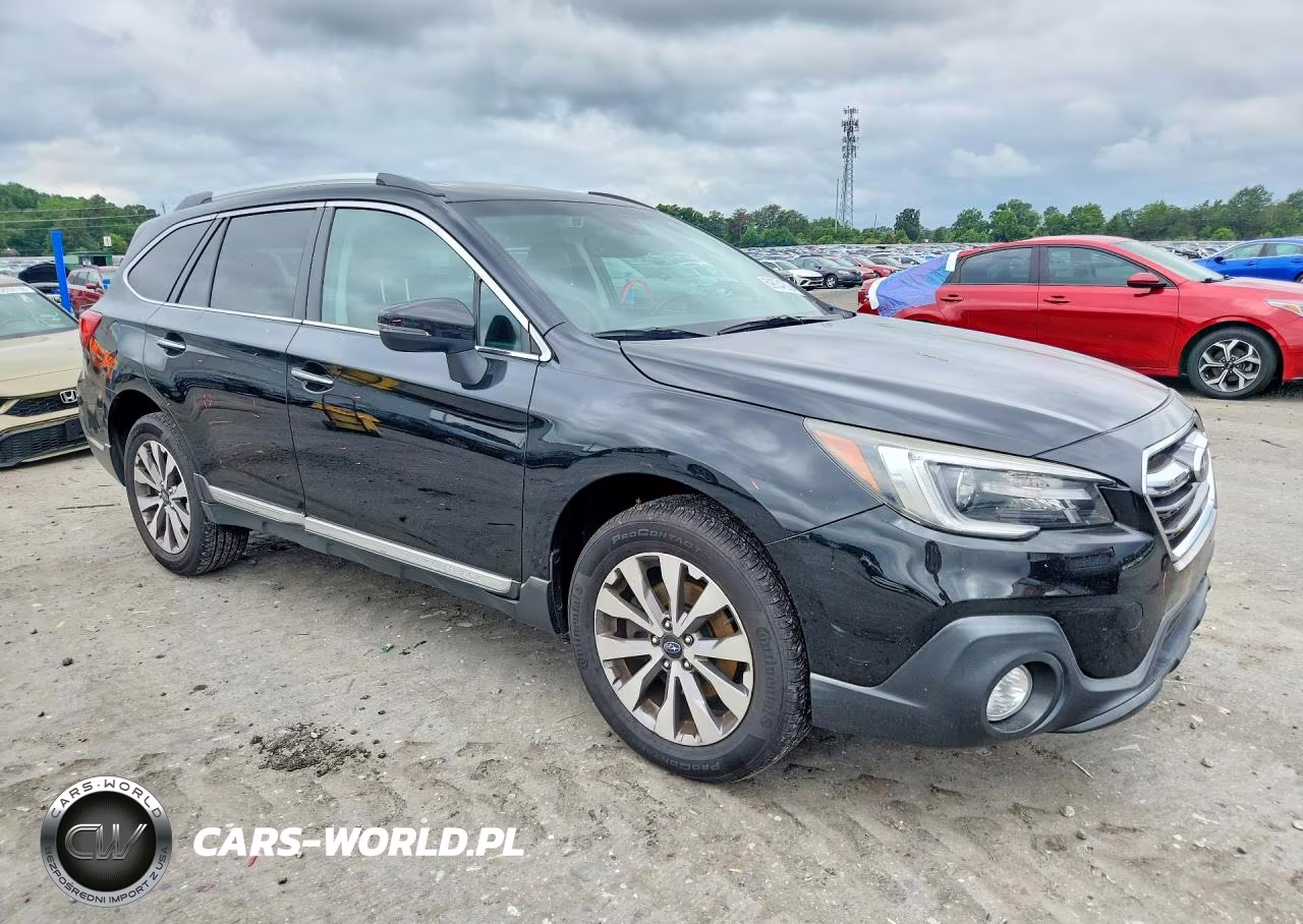 2018 Subaru Outback Touring VIN:4S4BSATC1J3358217 - 4